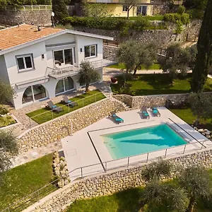 https://villa-paier-relais-pool.hotelinveneto.com